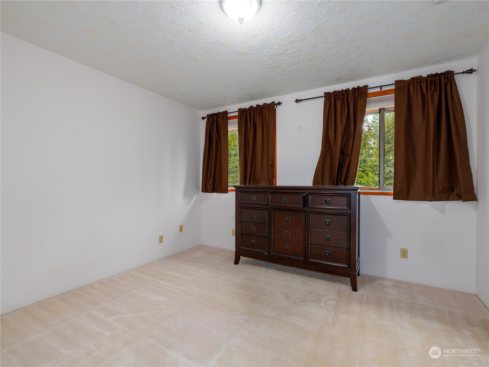 133 Ridgeview Road Chehalis, WA 98532 - Photo 15 of 32 an empty room with windows