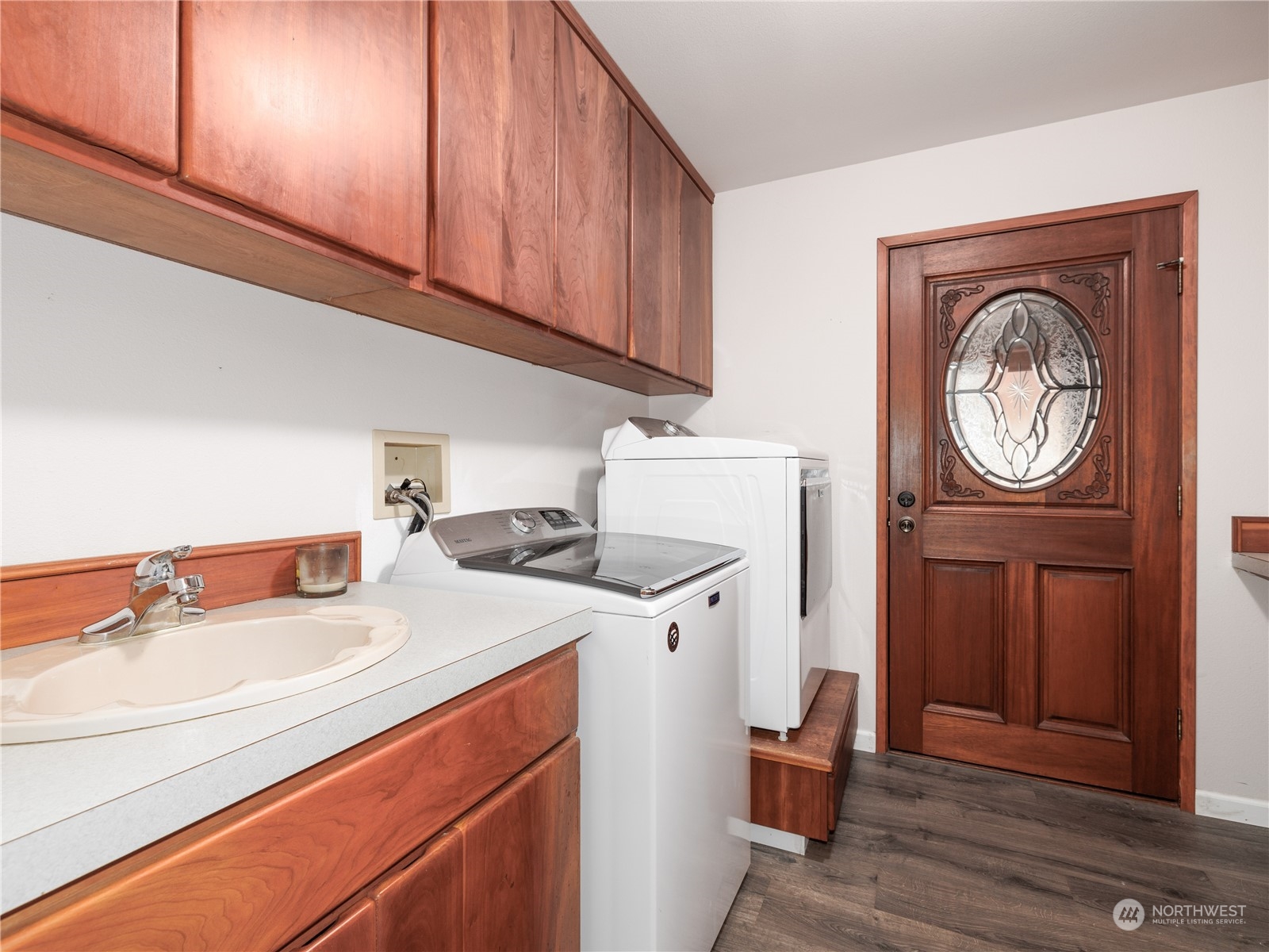 133 Ridgeview Road Chehalis, WA 98532 - Photo 16 of 32 a utility room with dryer and washer