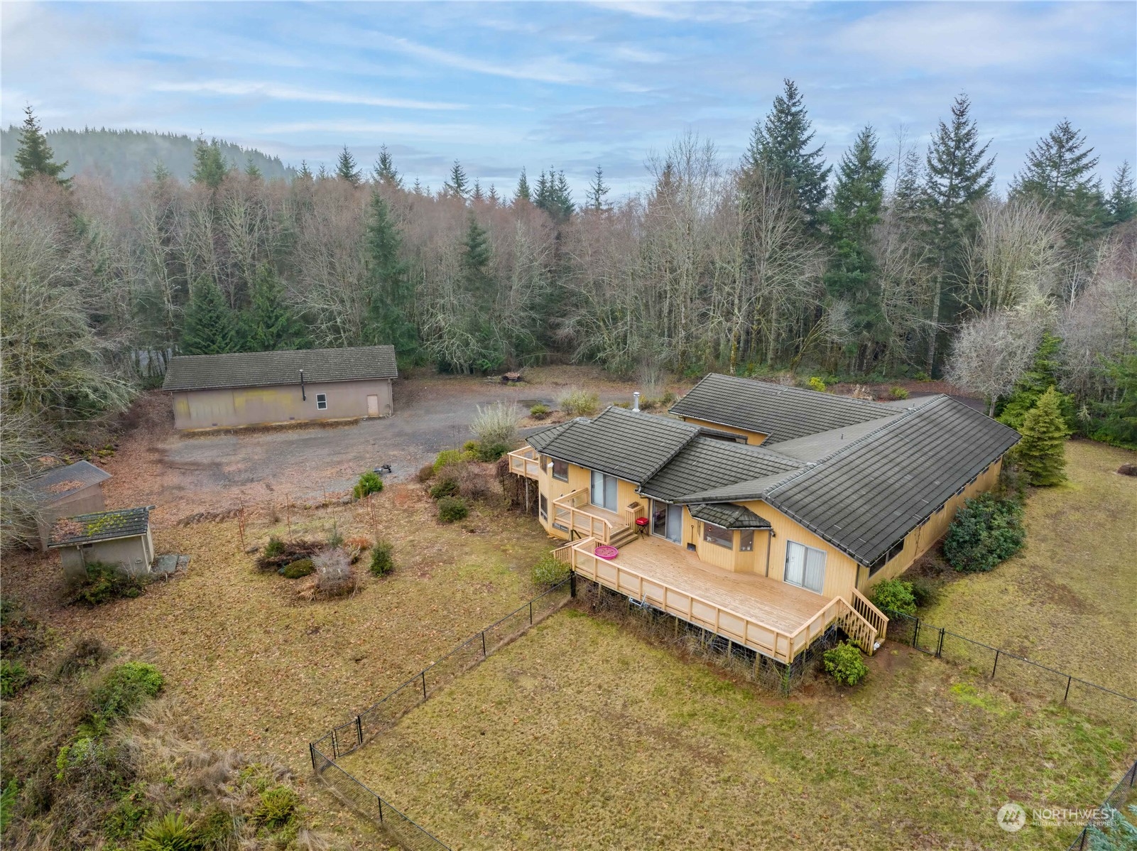 133 Ridgeview Road Chehalis, WA 98532 - Photo 26 of 32 a view of a patio with a yard