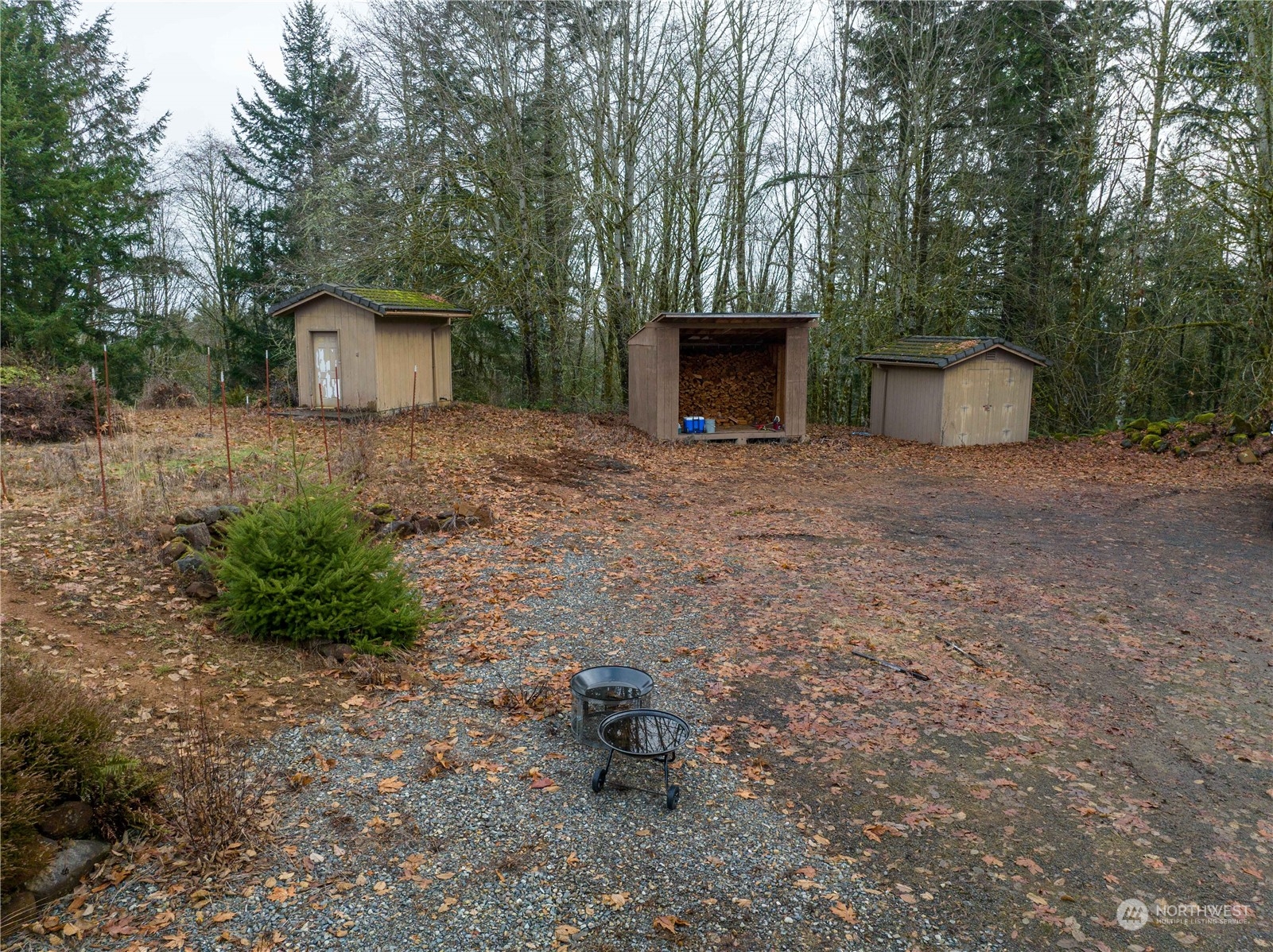 133 Ridgeview Road Chehalis, WA 98532 - Photo 27 of 32 a backyard of a house with a yard and outdoor seating