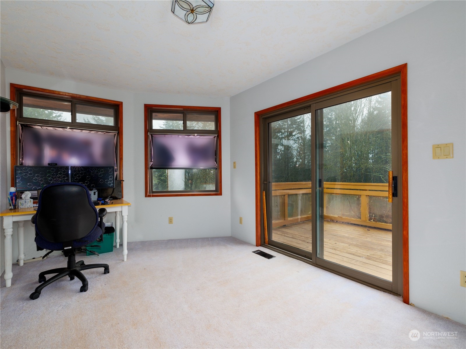 133 Ridgeview Road Chehalis, WA 98532 - Photo 9 of 32 a view of workspace with windows and air conditioner