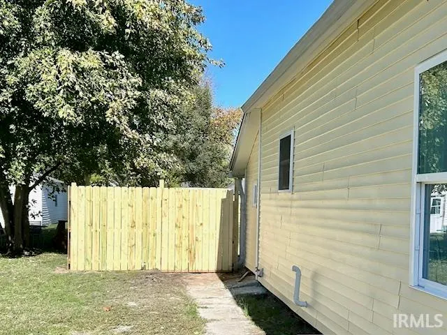 $159,900 | 945 Morey Street, Clinton, IN 47842