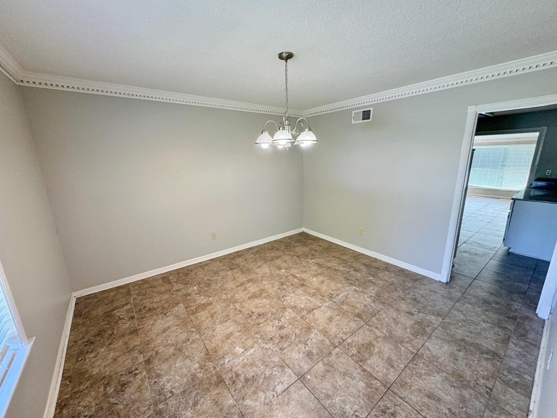 6029 Fox Ridge Drive Memphis, TN 38115 - Photo 3 of 17 a view of a decorative light in a room