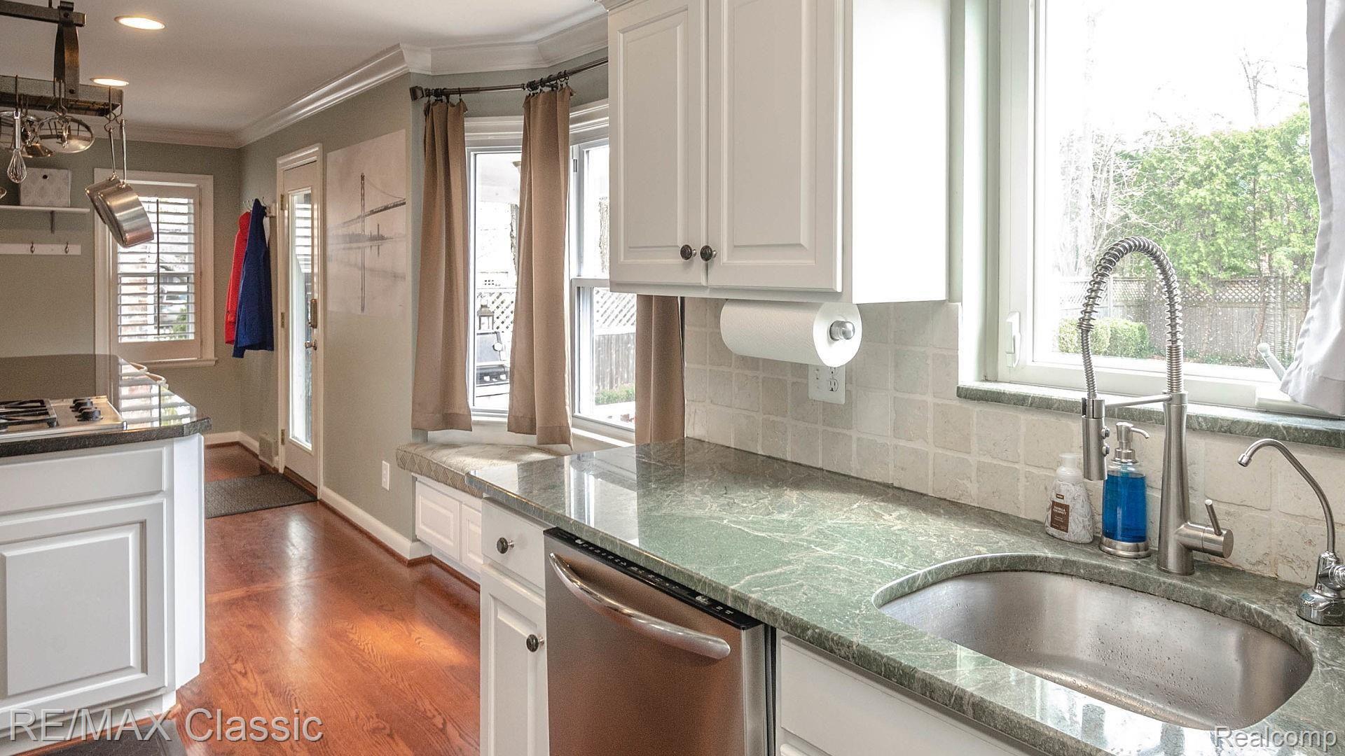 286 Fisher Road Grosse Pointe, MI 48230 - Photo 14 of 34 015_14.jpg