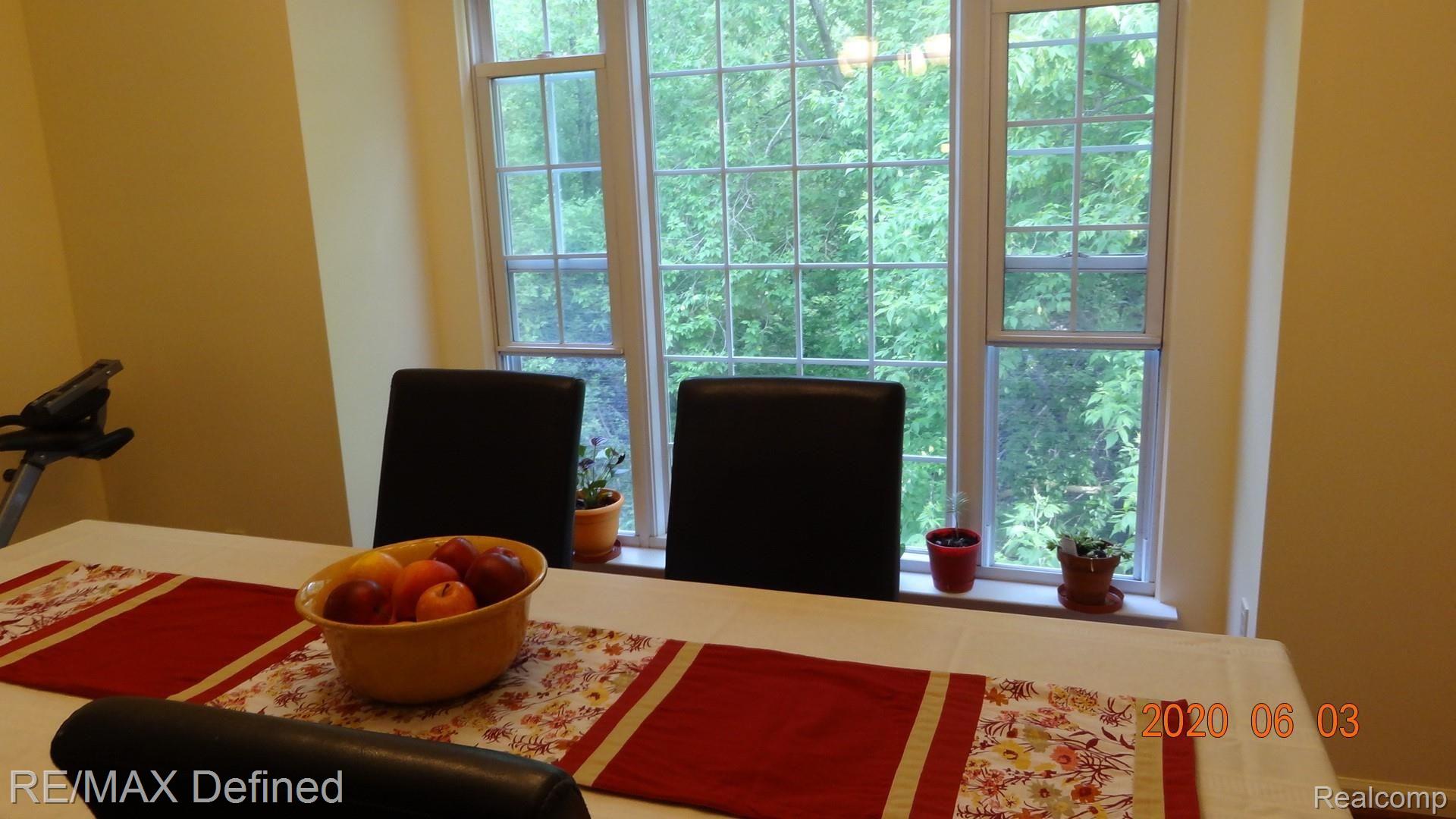 1675 Huntington Park, Unit E Rochester, MI 48309 - Photo 11 of 33 Tree top views off of the kitchen / dining area