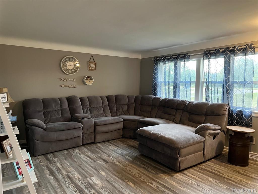 8322 Corunna Road Flint, MI 48532 - Photo 3 of 26