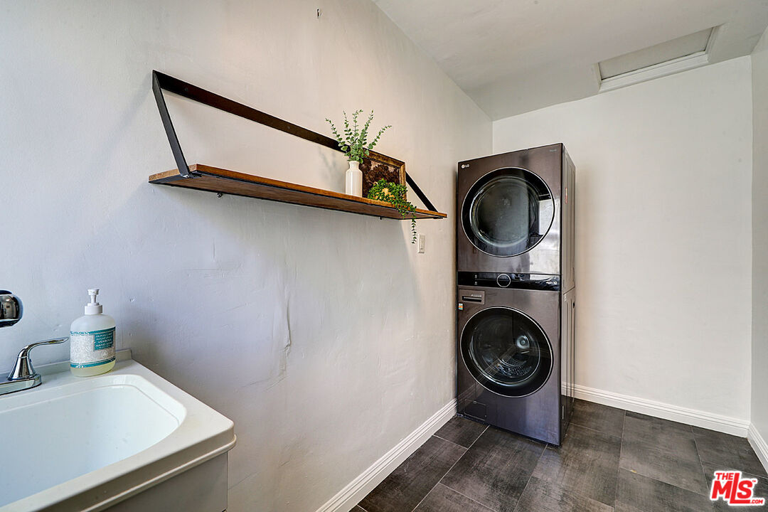 1260 West 81st Street Los Angeles, CA 90044 - Photo 15 of 33