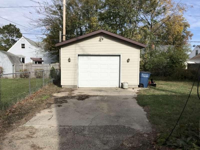1358 Princeton Road Muskegon, MI 49441 - Photo 3 of 15 IMG_5495