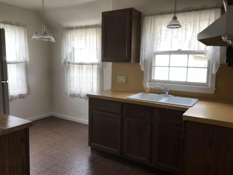 1358 Princeton Road Muskegon, MI 49441 - Photo 6 of 15 IMG_5501