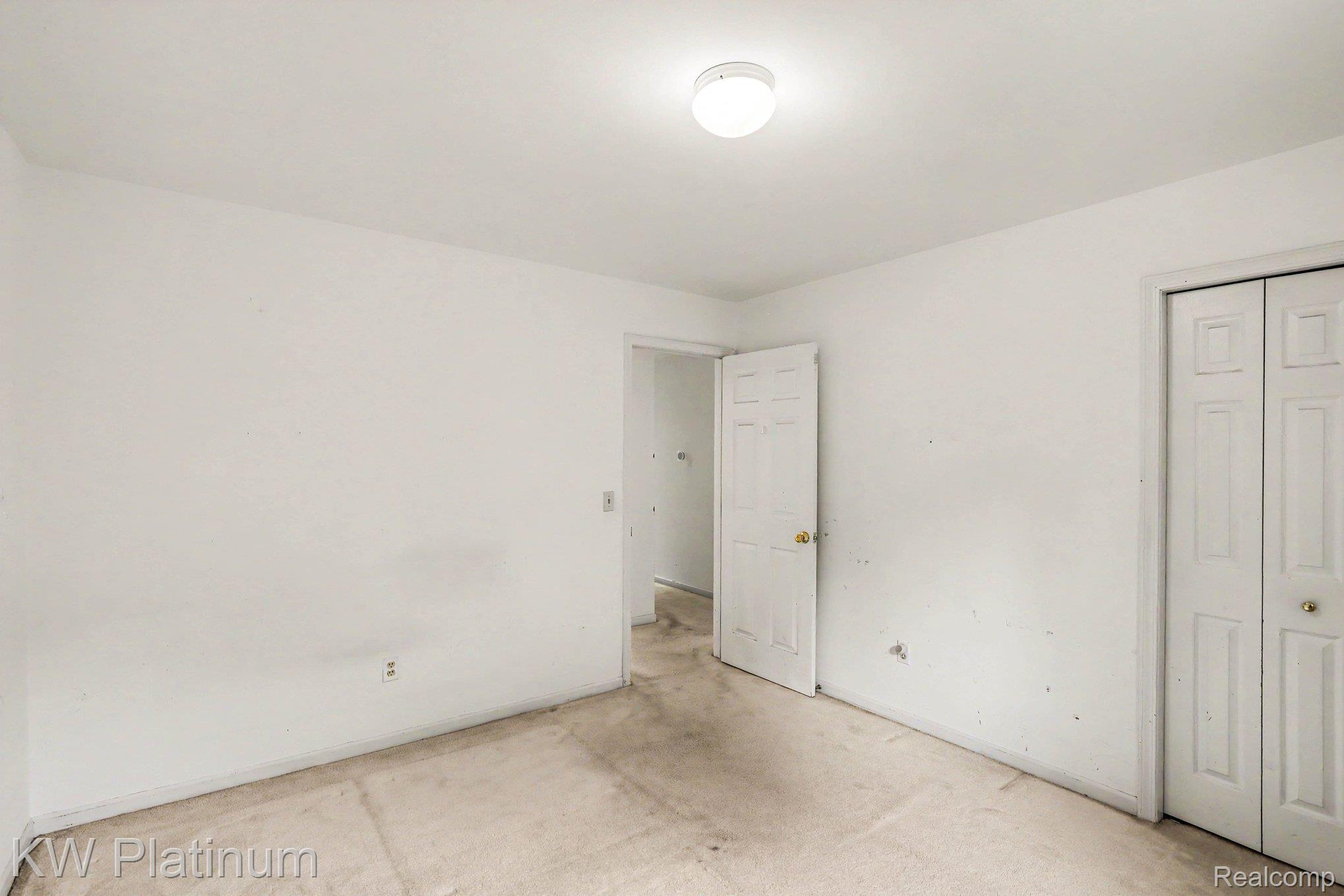 1614 Crestline Lane Rochester, MI 48307 - Photo 11 of 31 016_file_2332.jpg