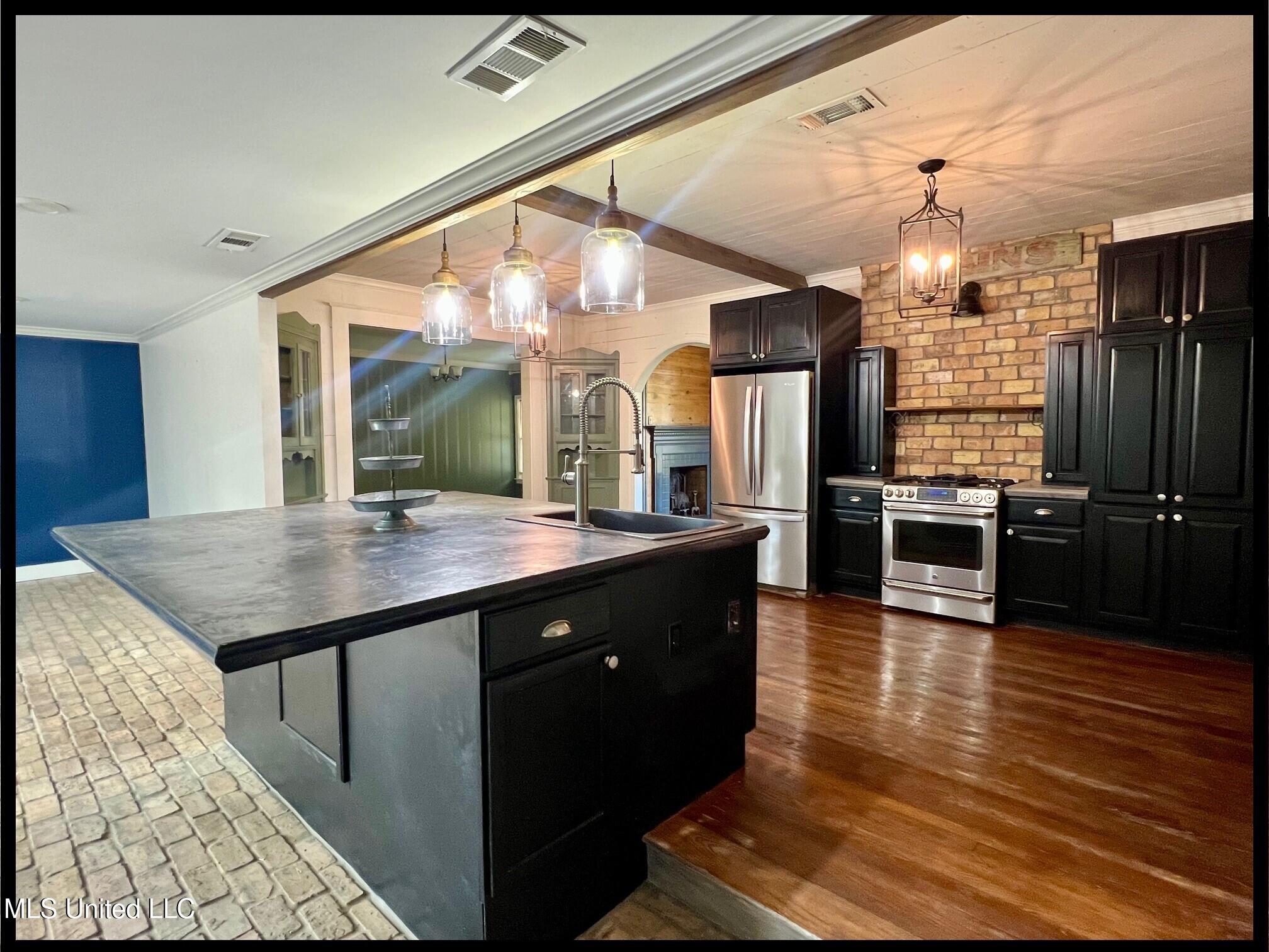 202 Bates Street Batesville, MS 38606 - Photo 15 of 92 202 BATES - BREAKFAST BAR FROM BD 3