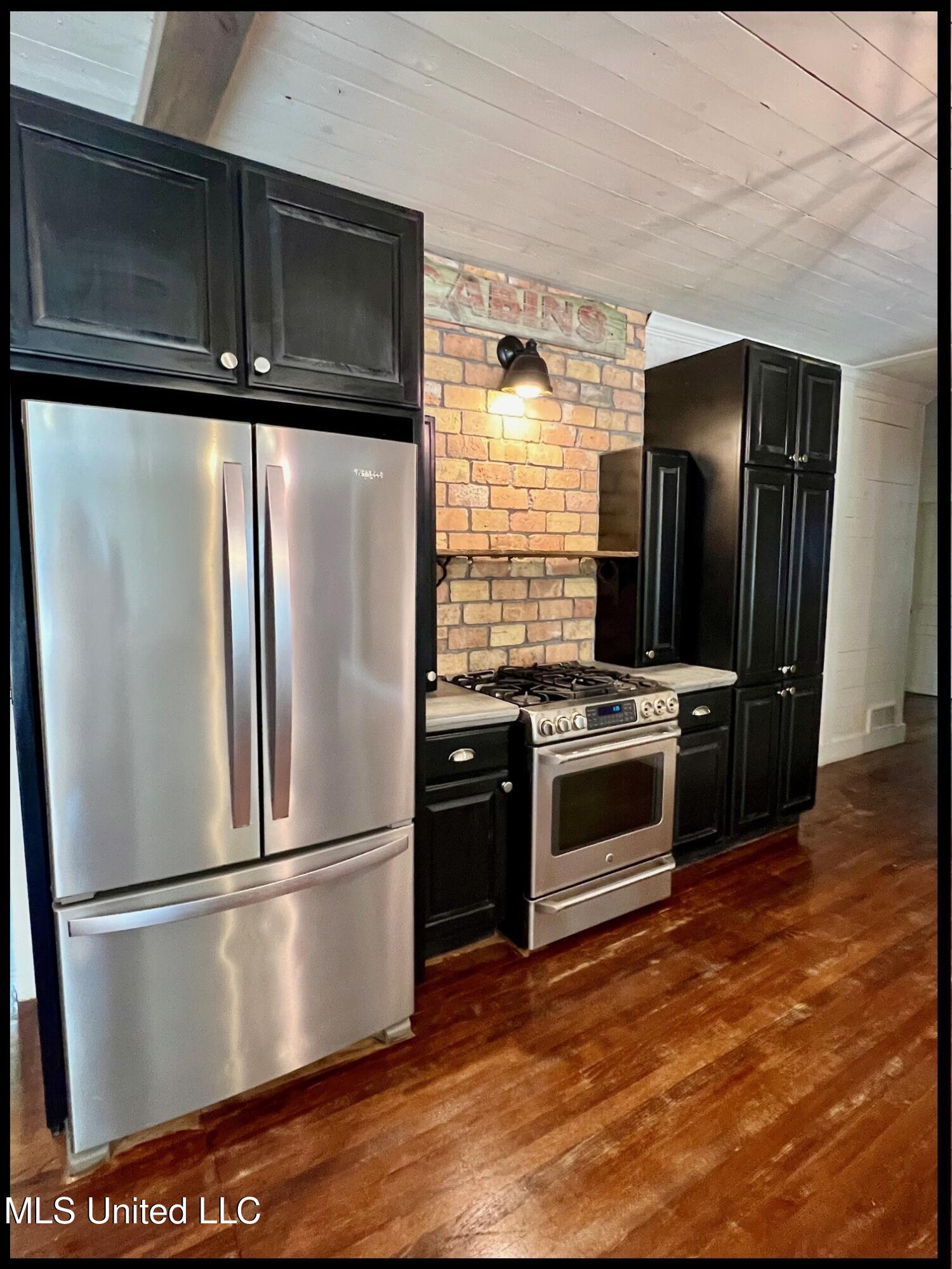 202 Bates Street Batesville, MS 38606 - Photo 22 of 92 202 BATES - KIT 4 - FRIDGE