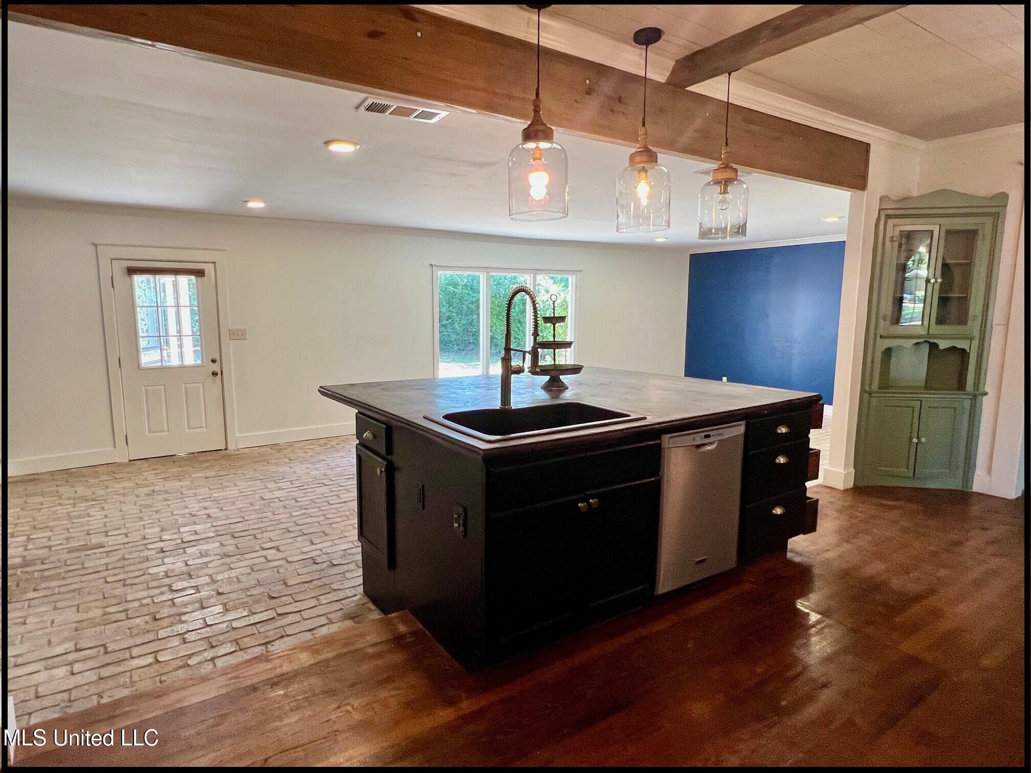 202 Bates Street Batesville, MS 38606 - Photo 24 of 92 202 BATES - KIT 8 - VIEW OF DEN