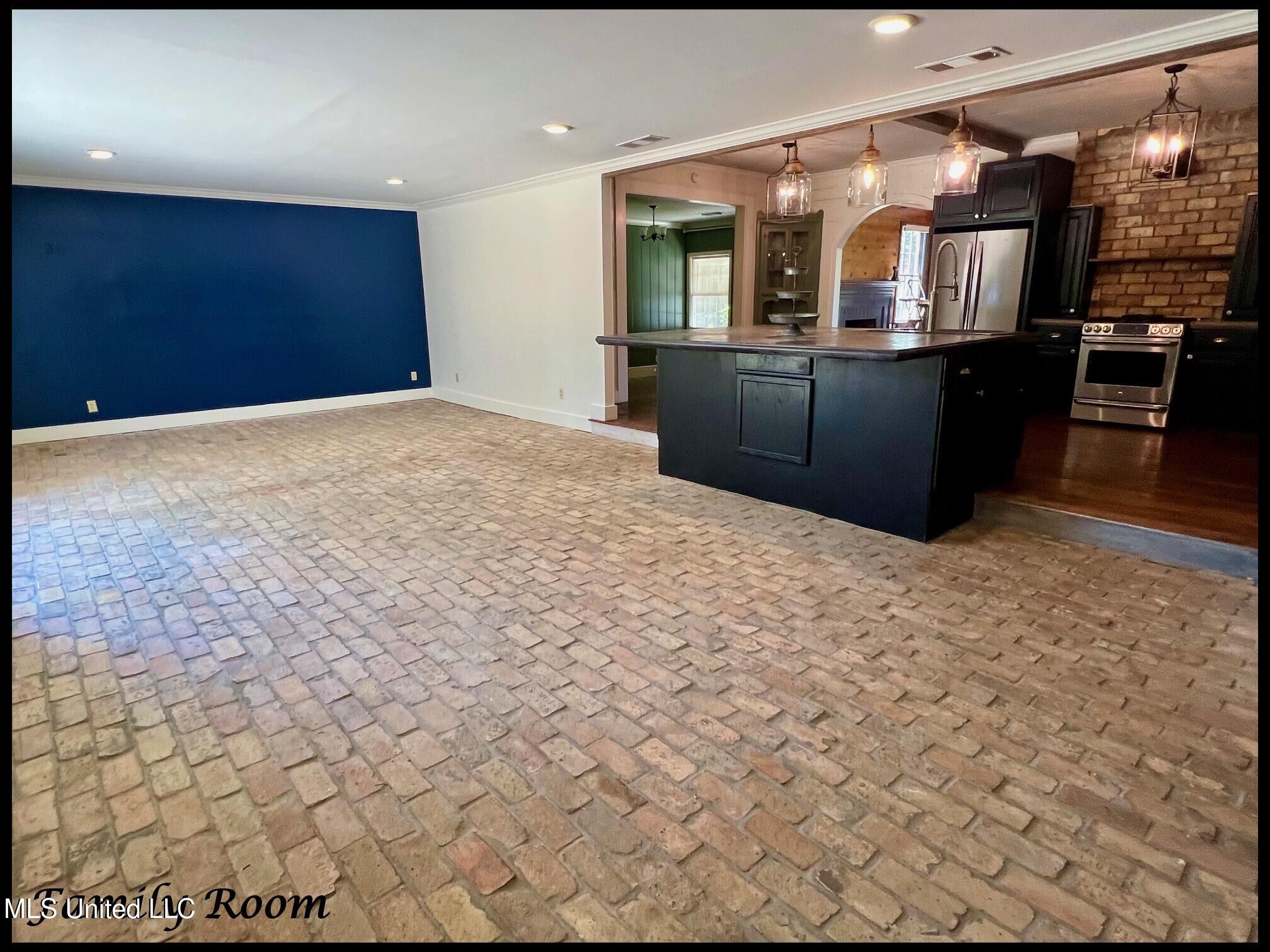 202 Bates Street Batesville, MS 38606 - Photo 27 of 92 202 BATES - FAM RM 2 - VIEW OF KIT