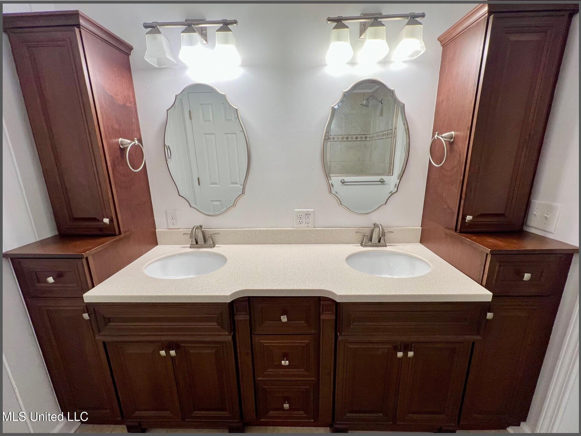 202 Bates Street Batesville, MS 38606 - Photo 45 of 92 202 BATES - PRIM BA - 4 - VANITY