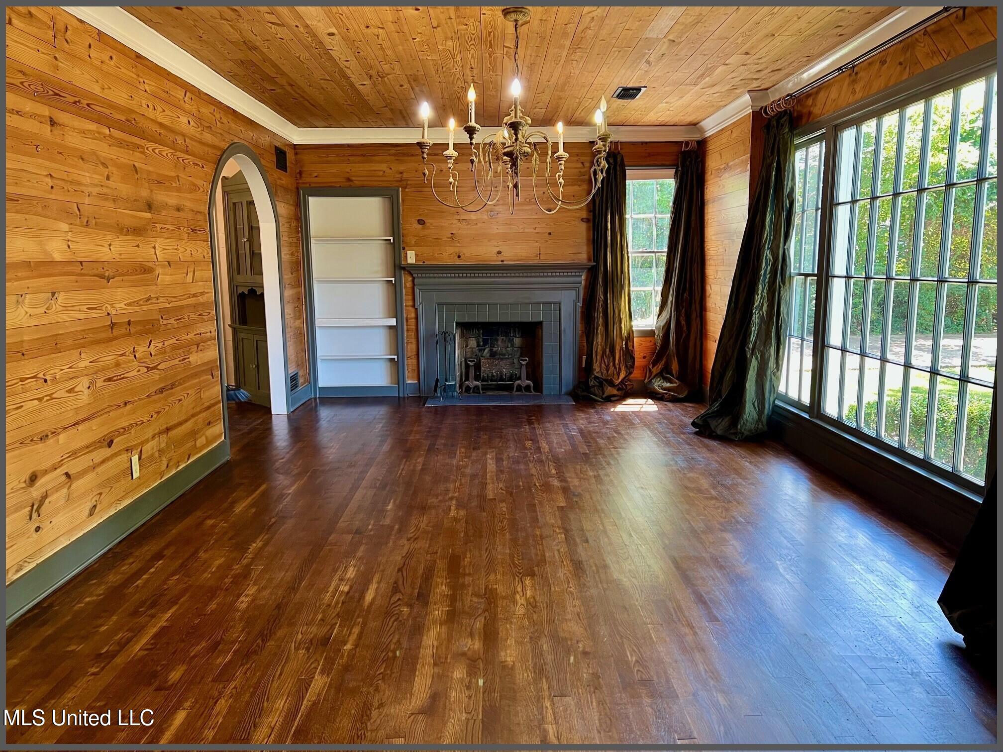 202 Bates Street Batesville, MS 38606 - Photo 7 of 92 202 BATES - DINE-LIV - 3