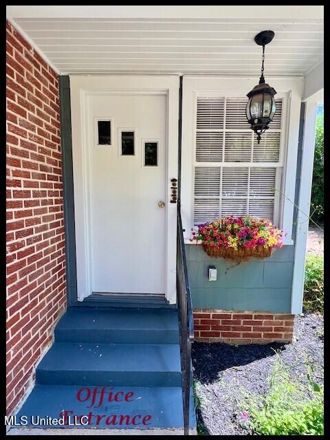 202 Bates Street Batesville, MS 38606 - Photo 85 of 92 202 BATES - OFFICE ENTRANCE 2