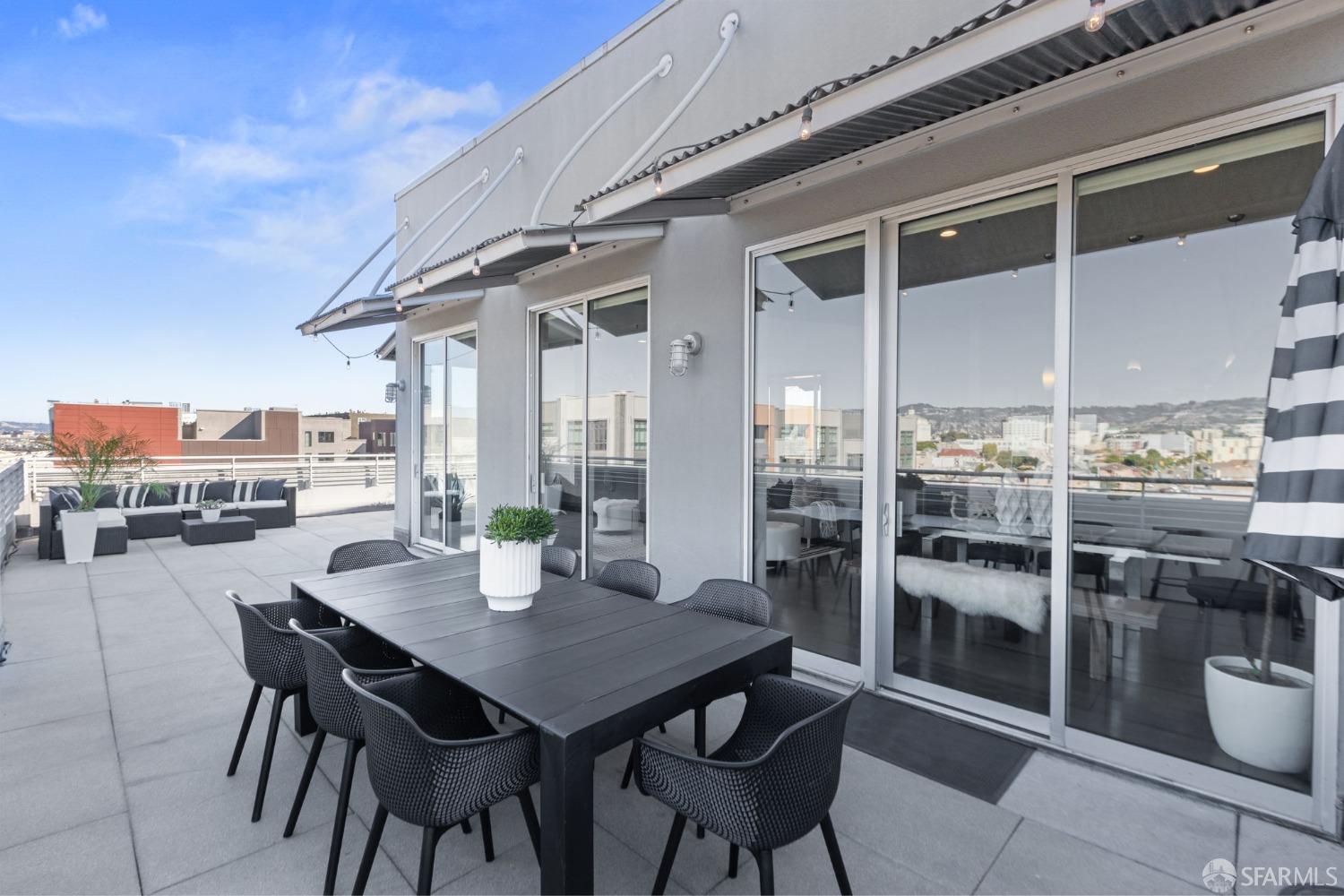 201 4th Street, Unit 606 Oakland, CA 94607 - Photo 16 of 71 a outdoor dining space with furniture
