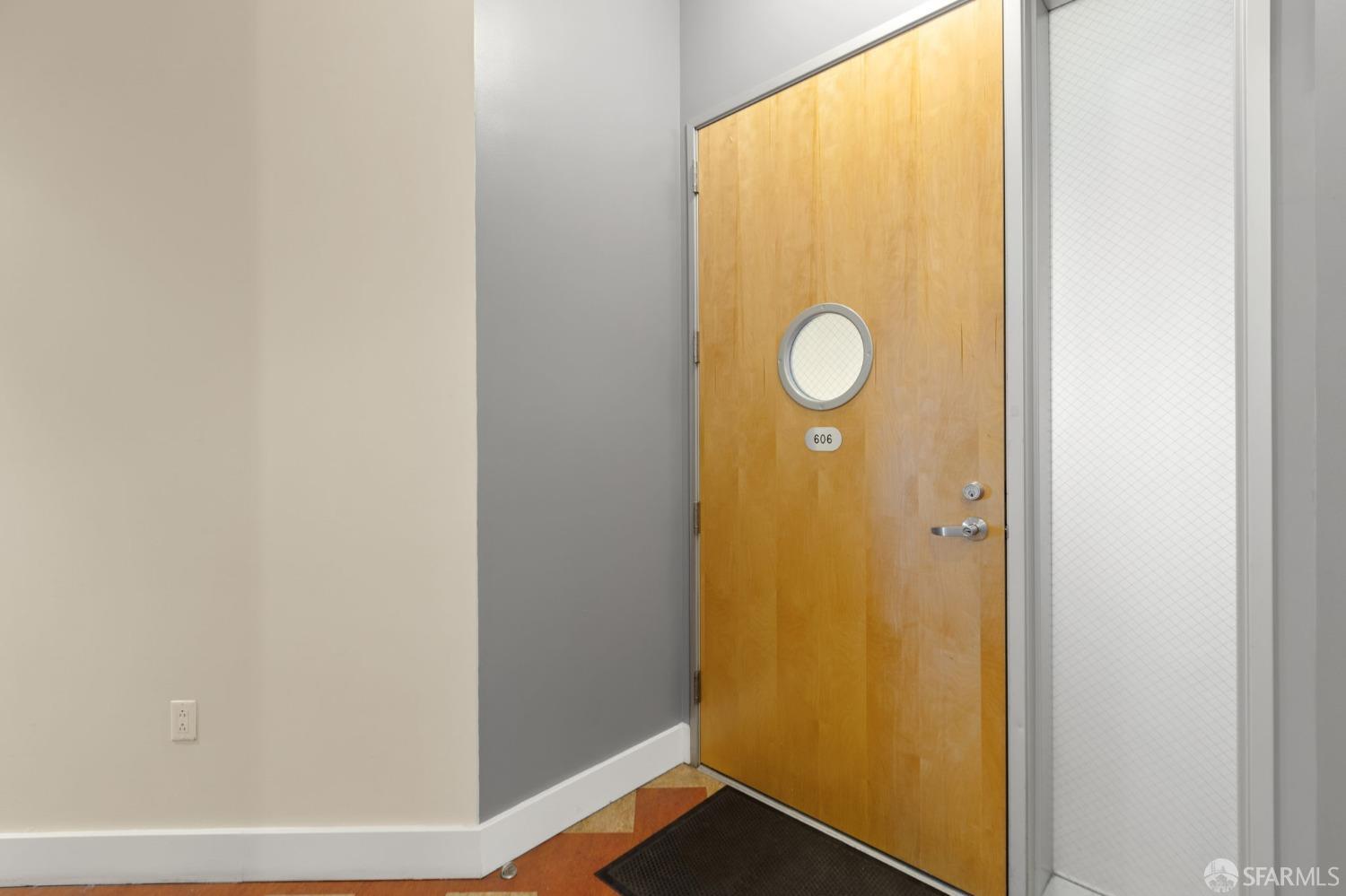 201 4th Street, Unit 606 Oakland, CA 94607 - Photo 47 of 71 a view of a bathroom with a shower