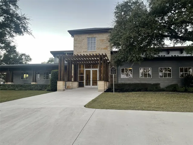a view of a house with porch and garden