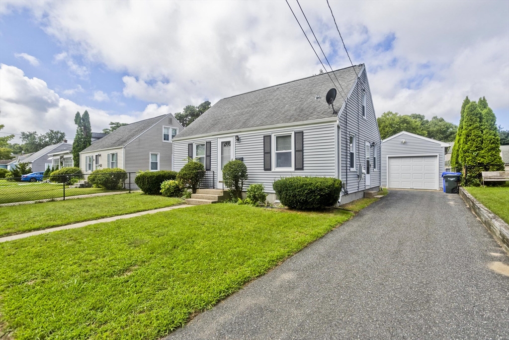 140 Winton Street Springfield, MA 01118 - Photo 4 of 34 Gallery Image 4