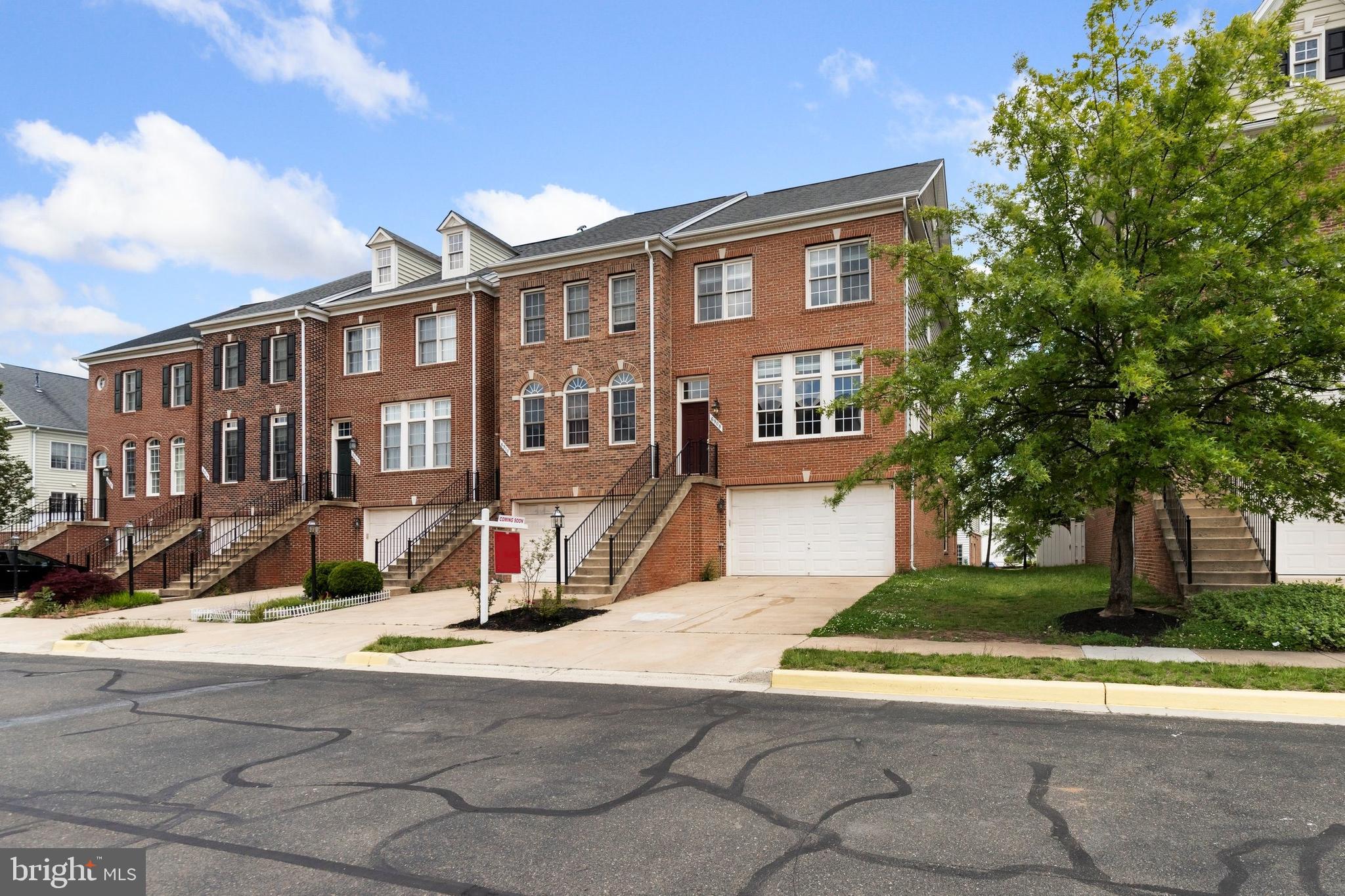 6908 Witton Circle Gainesville, VA 20155 - Photo 2 of 43