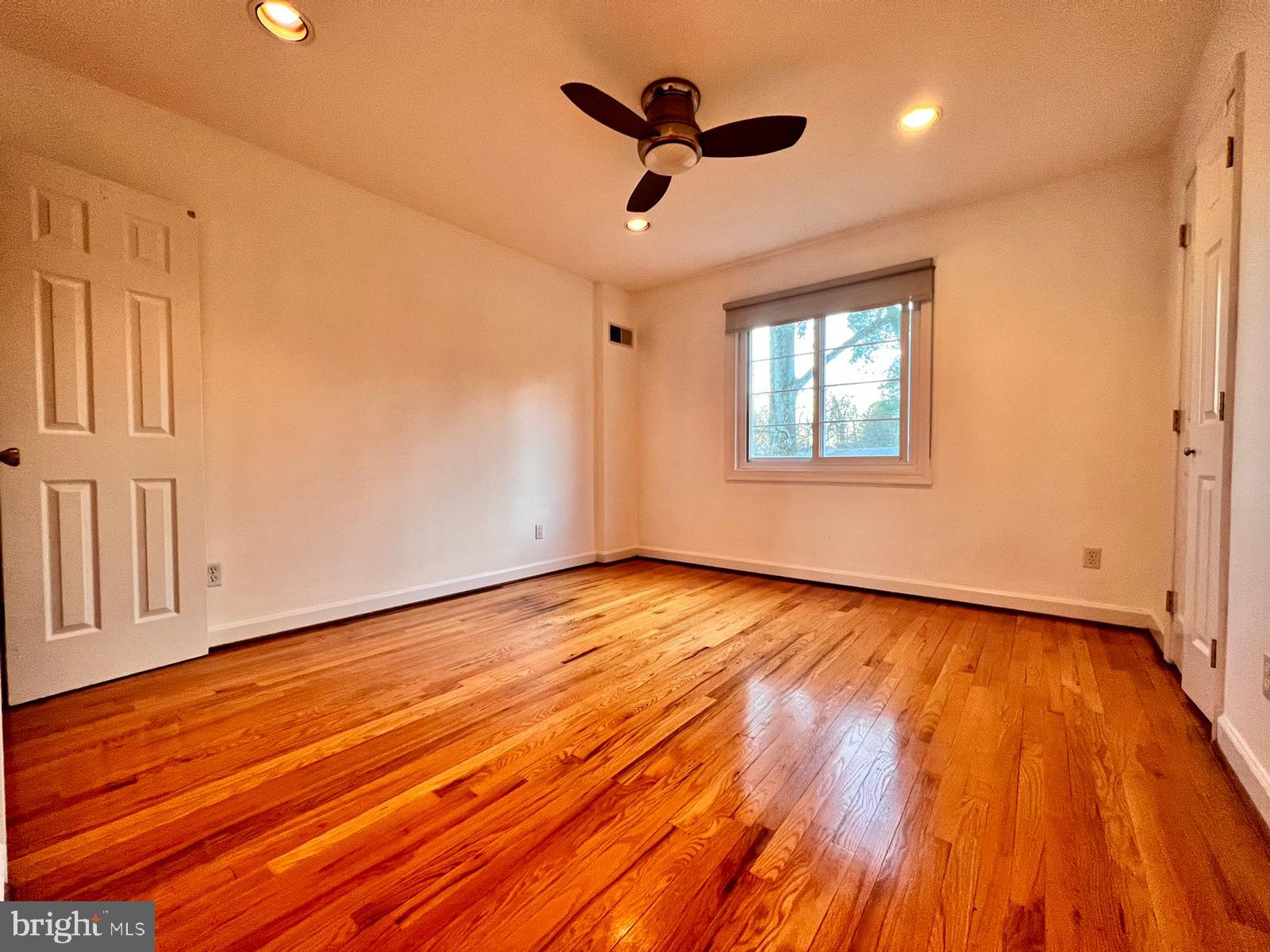 5332 Pooks Hill Road, Unit 304 Bethesda, MD 20814 - Photo 10 of 21 Primary bedroom