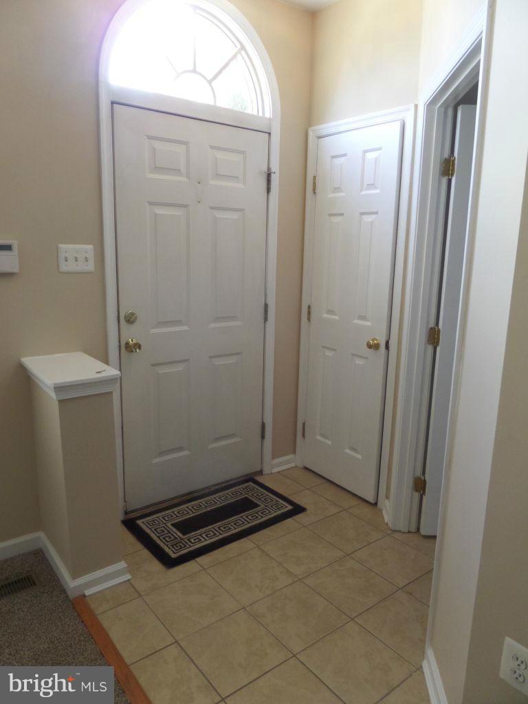 5000 Castlestone Drive Baltimore, MD 21237 - Photo 6 of 24 Living Room