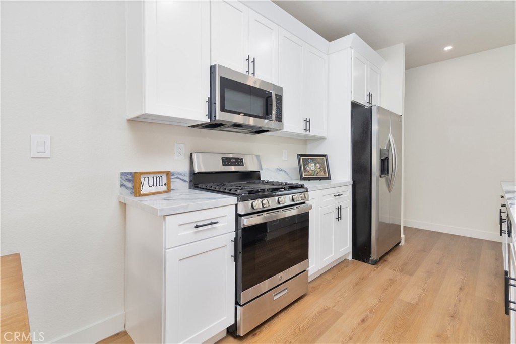 3397 North Poppy Drive Rialto, CA 92377 - Photo 17 of 31 KITCHEN