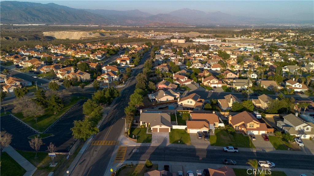 3397 North Poppy Drive Rialto, CA 92377 - Photo 4 of 31