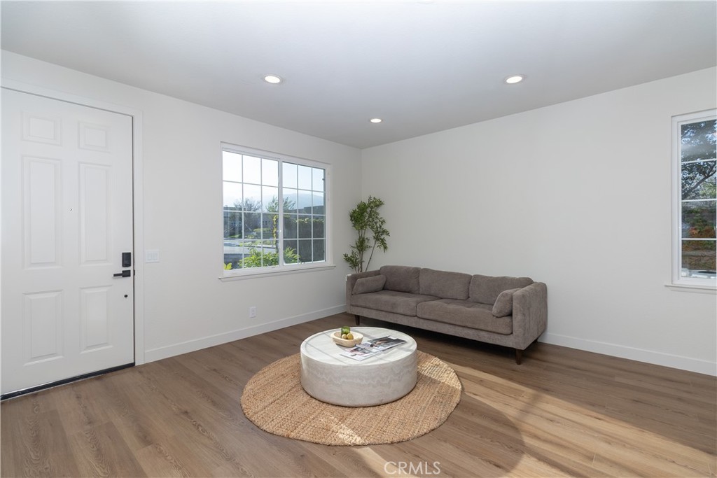 3397 North Poppy Drive Rialto, CA 92377 - Photo 10 of 31 LIVING ROOM