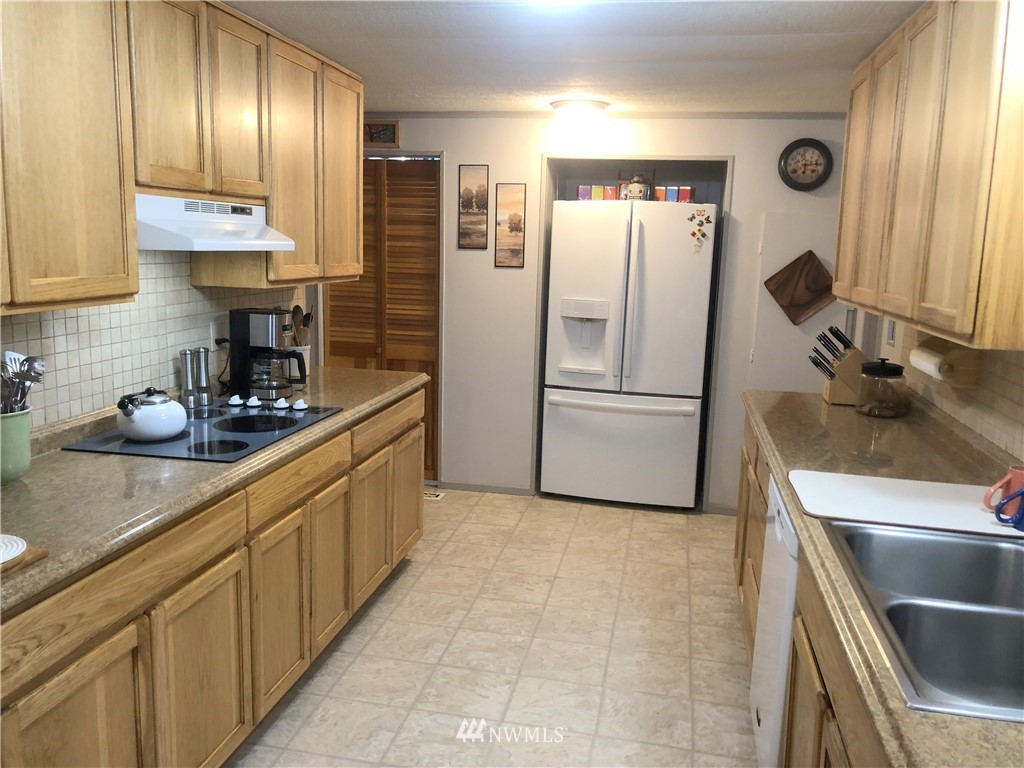 214 Labarre Road Chehalis, WA 98532 - Photo 8 of 25