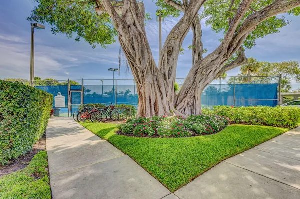 $4,000 | 318 Oak Harbour Drive, Unit 318, Juno Beach, FL 33408