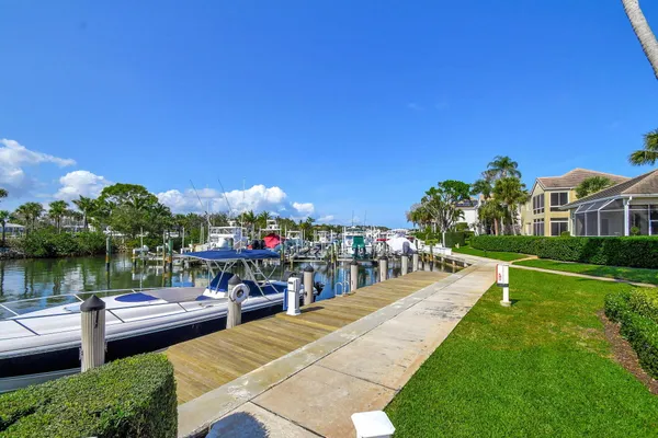 $4,000 | 318 Oak Harbour Drive, Unit 318, Juno Beach, FL 33408