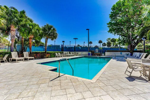 $4,000 | 318 Oak Harbour Drive, Unit 318, Juno Beach, FL 33408