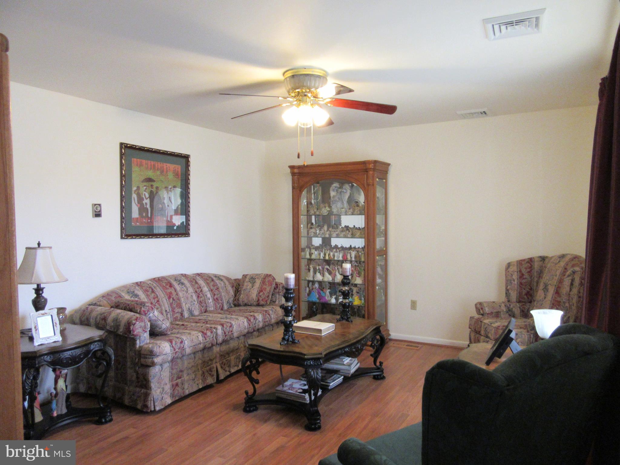 8721 Jersey Road Salisbury, MD 21801 - Photo 4 of 32 Living Room