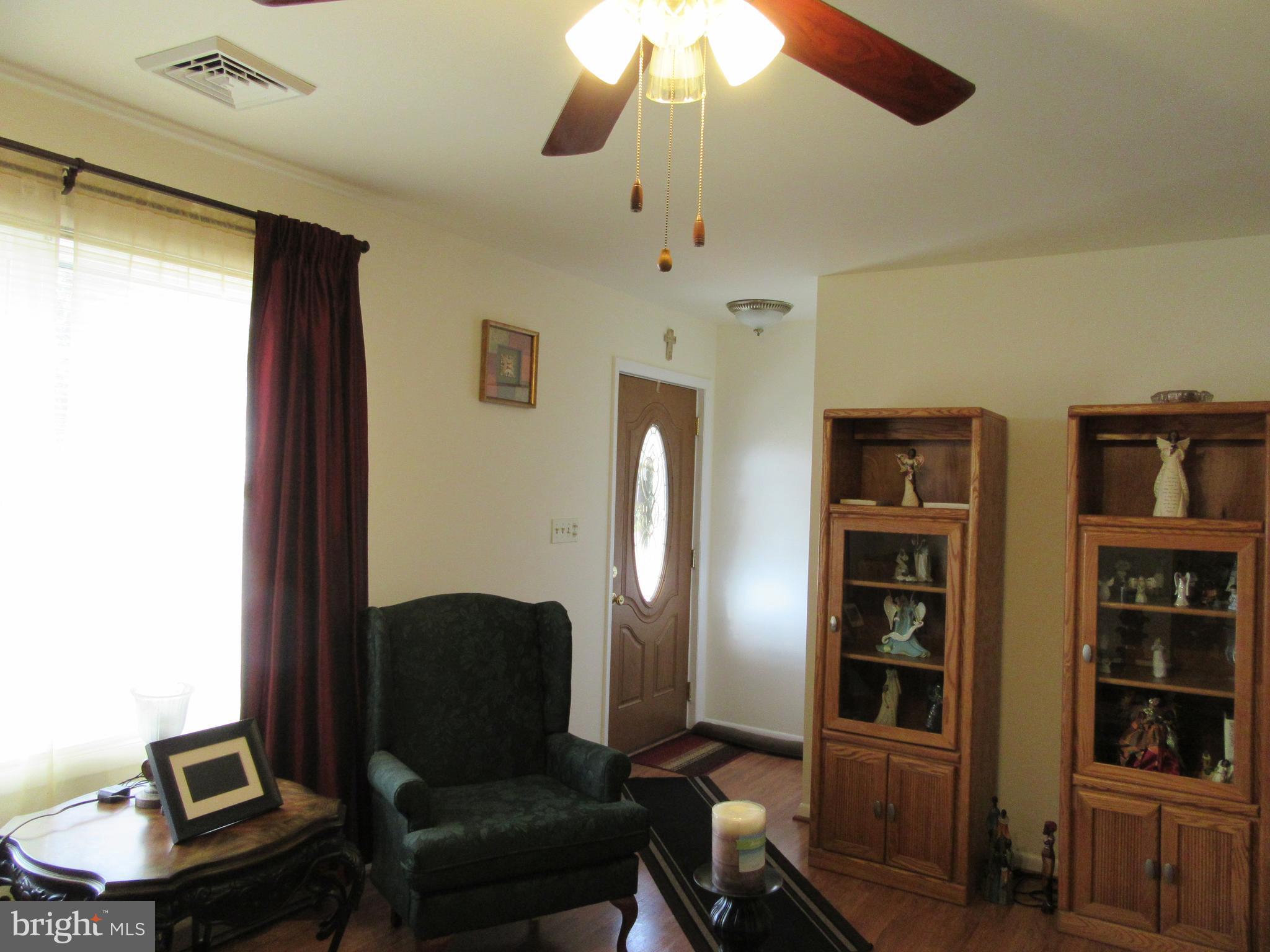 8721 Jersey Road Salisbury, MD 21801 - Photo 5 of 32 Living Room