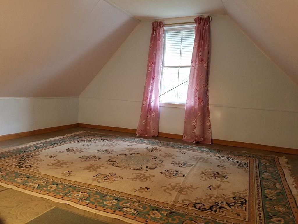 298 Deerfield Street Greenfield, MA 01301 - Photo 12 of 13 an empty room with window