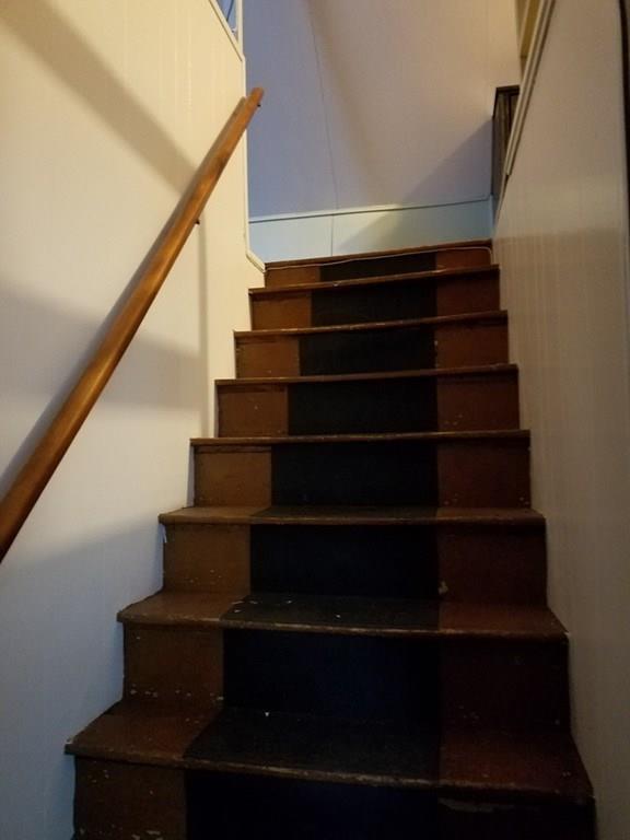 298 Deerfield Street Greenfield, MA 01301 - Photo 10 of 13 a view of entryway