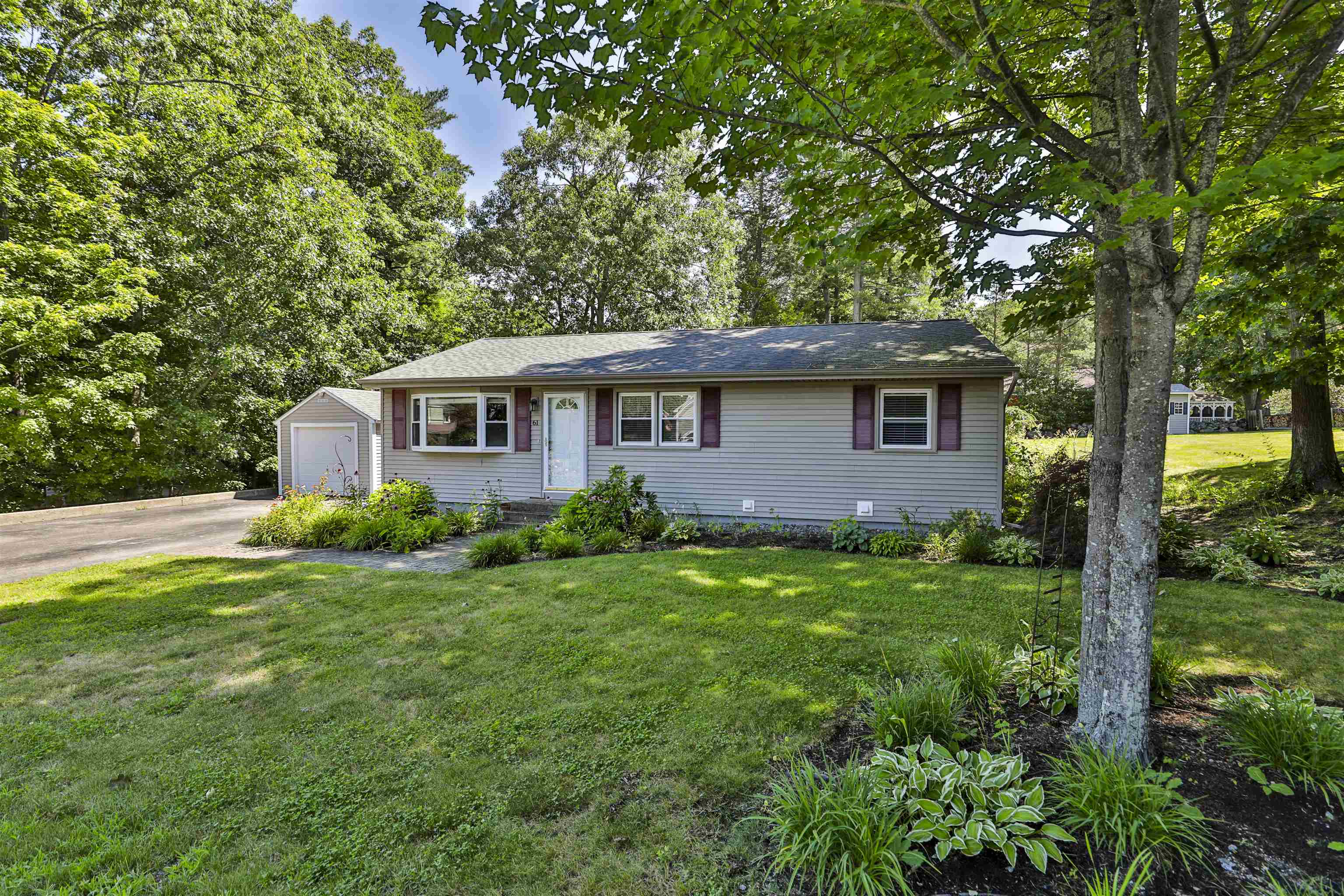 61 Knollcrest Road Goffstown, NH 03045 - Photo 8 of 38 Gallery Image 8