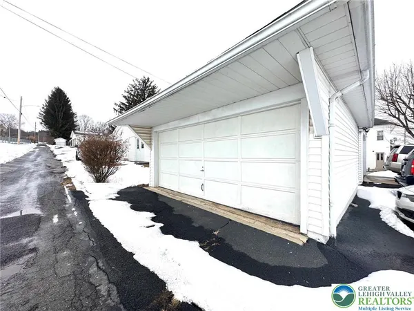 a view of a back yard of the house