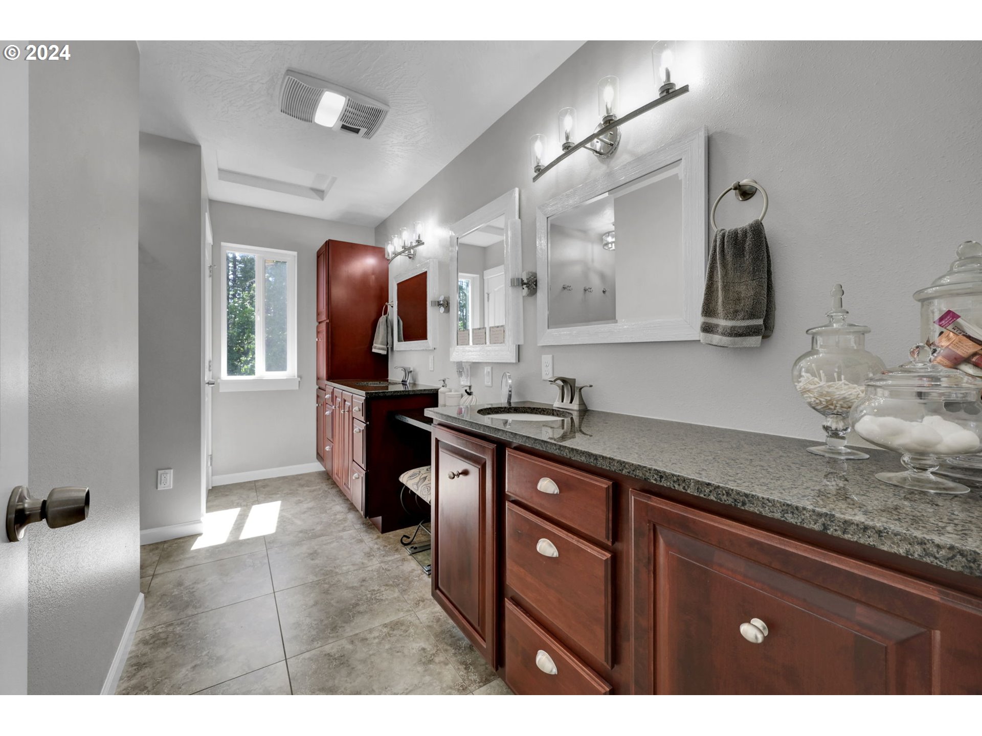 88602 Whitsell Lane Springfield, OR 97478 - Photo 23 of 48 Owner's Suite Bathroom