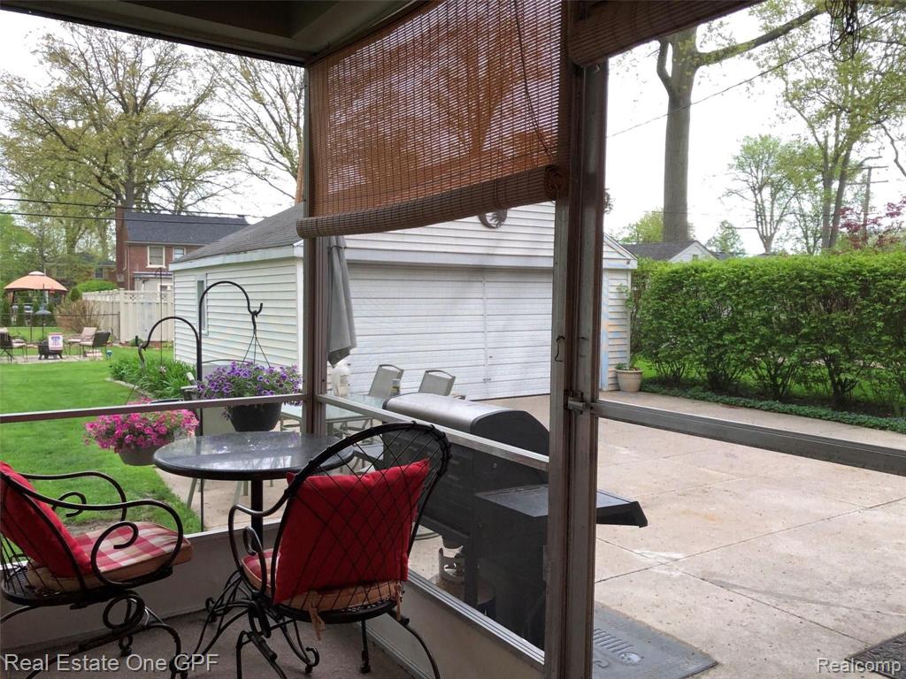 1876 Broadstone Road Grosse Pointe Woods, MI 48236 - Photo 17 of 53