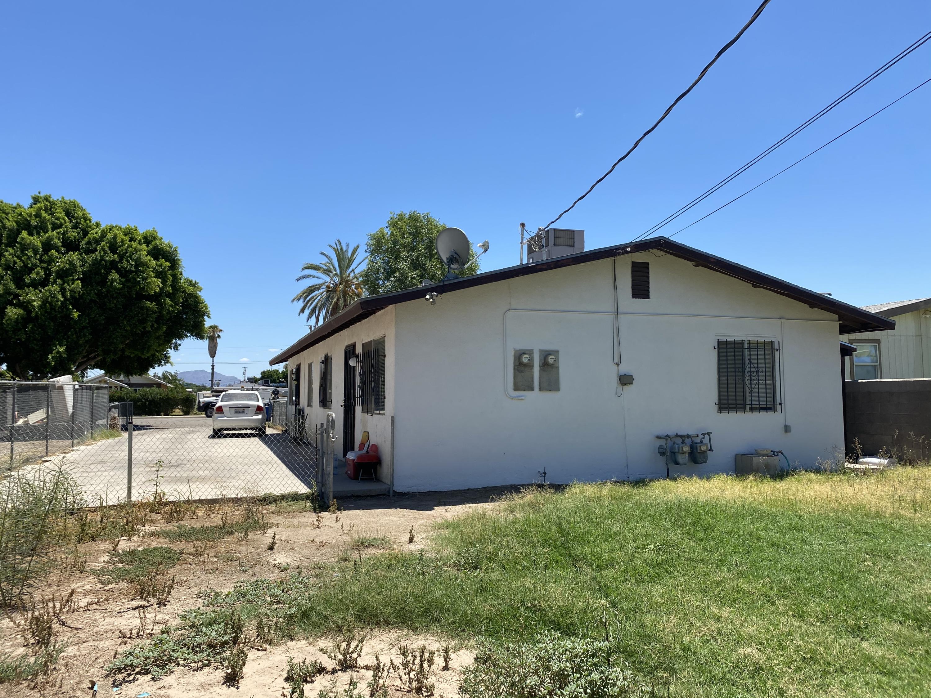 325 South Spring Street Blythe, CA 92225 - Photo 5 of 10 a house view with backyard space