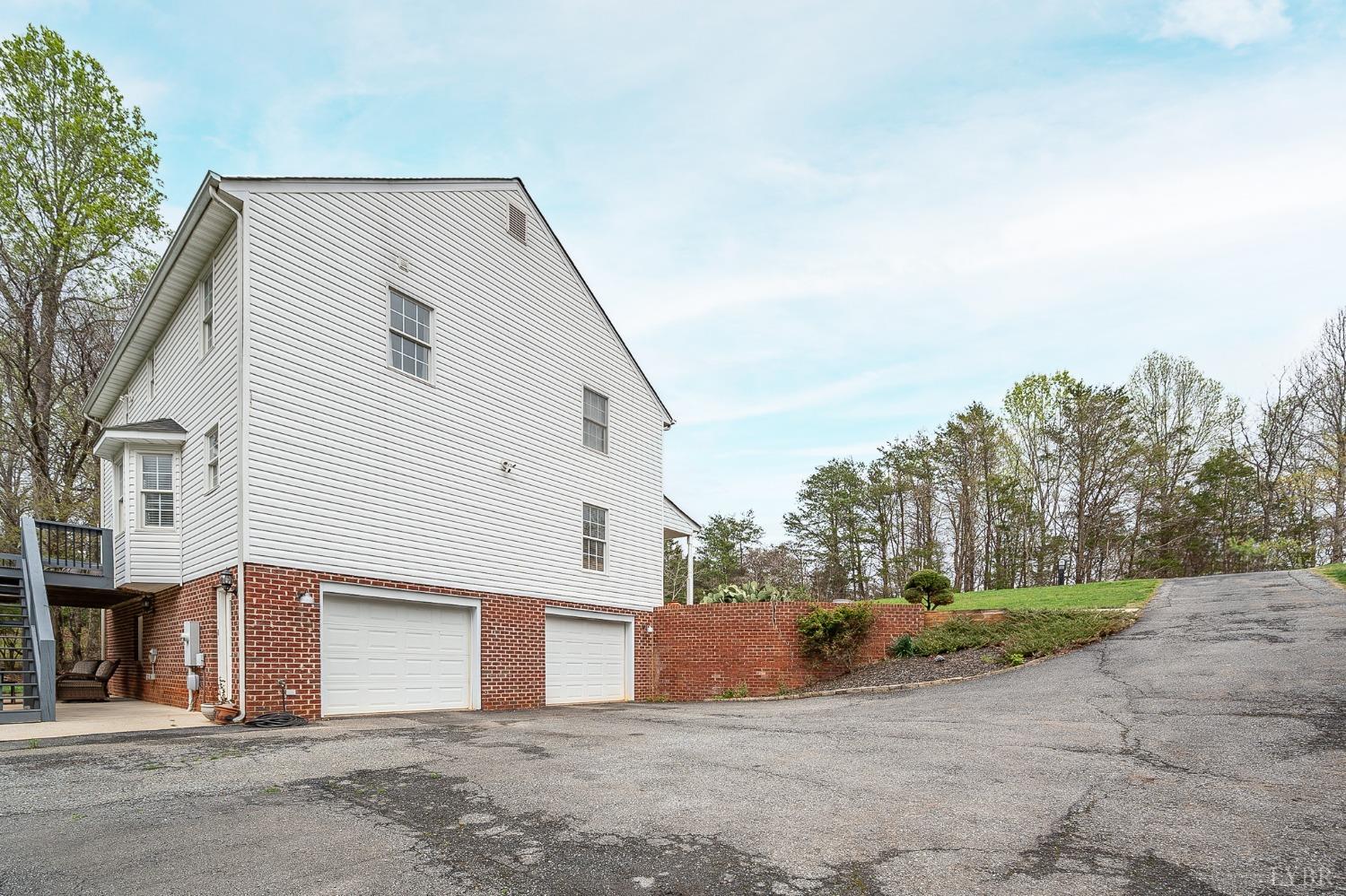 1498 Hooper Road Forest, VA 24551 - Photo 44 of 48 a view of a house with a outdoor space