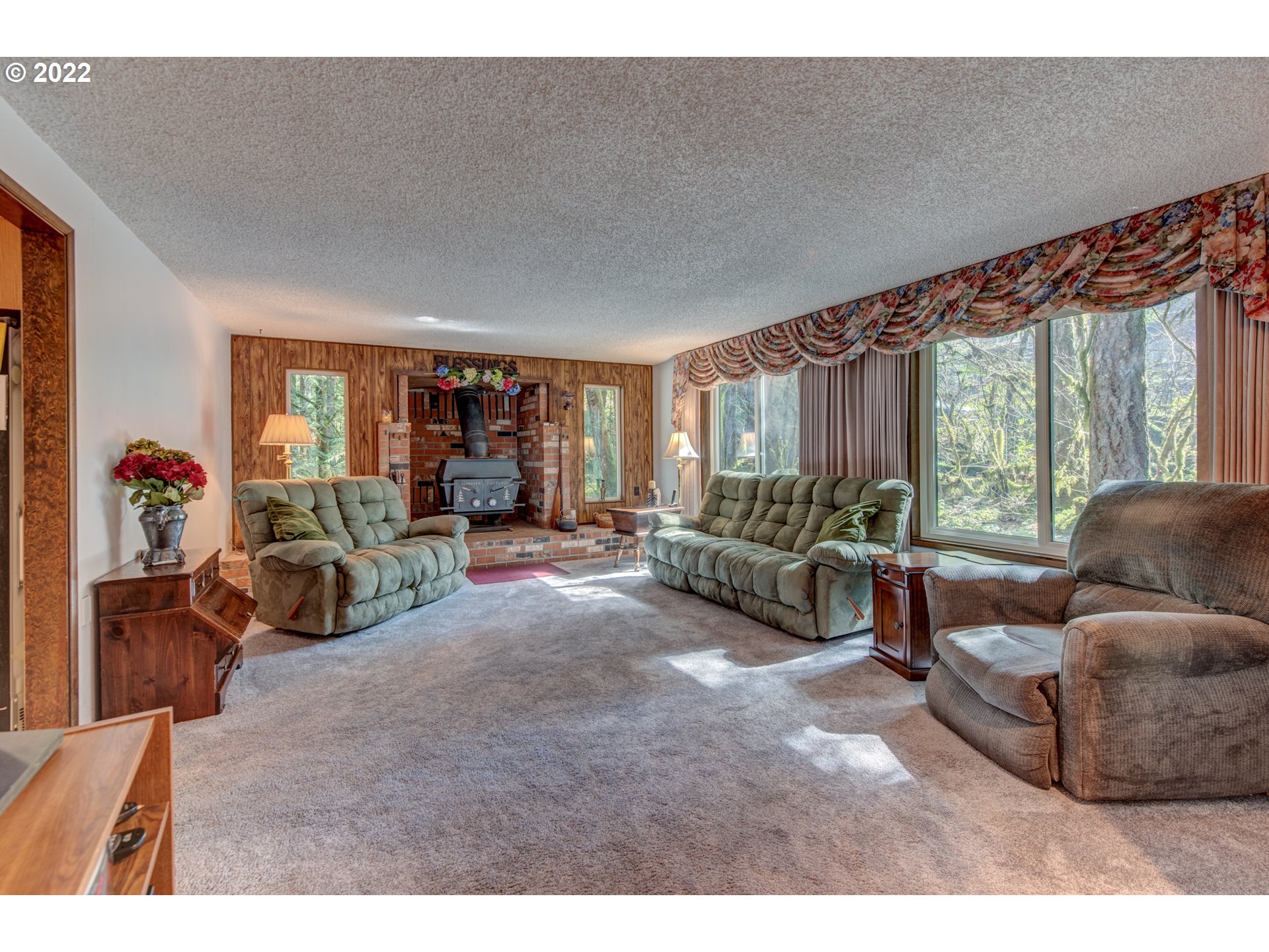 87125 Cedar Flat Road Springfield, OR 97478 - Photo 2 of 32 a living room with furniture and a large window