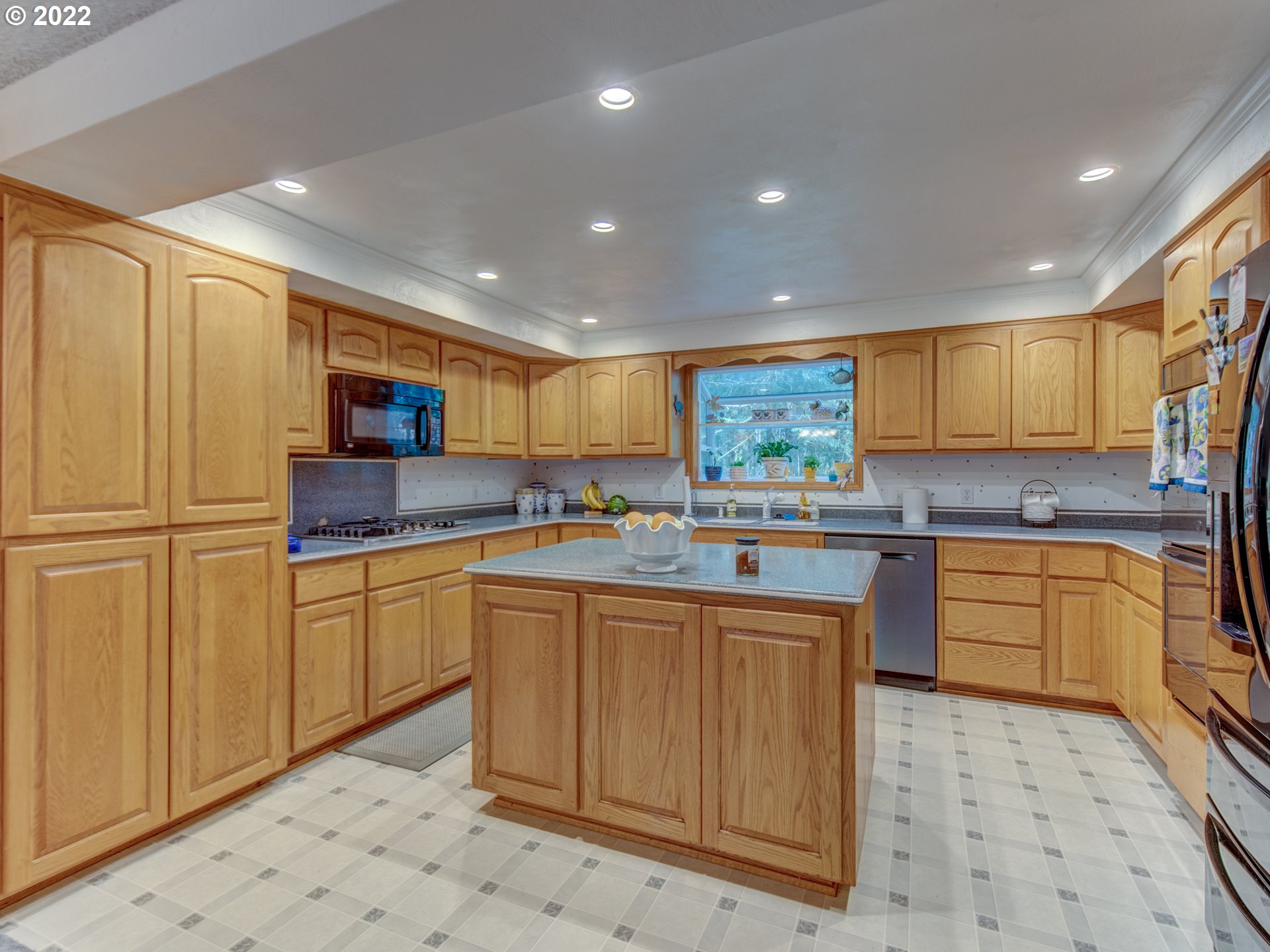 87125 Cedar Flat Road Springfield, OR 97478 - Photo 3 of 32 a kitchen with granite countertop cabinets stainless steel appliances and a sink