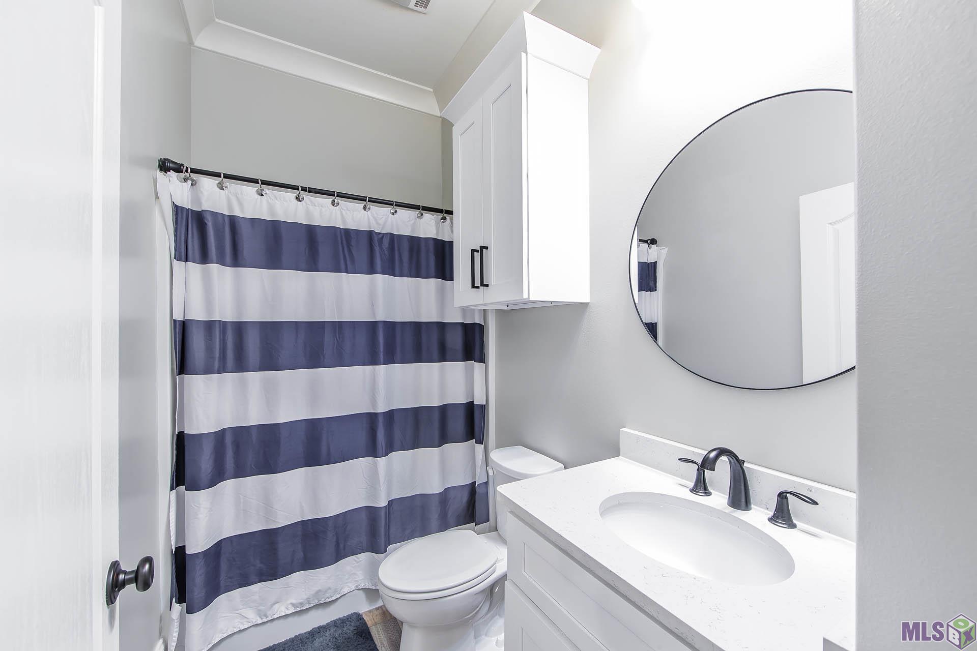 278 Rue Richard Gray, LA 70359 - Photo 16 of 19 Guest Bath