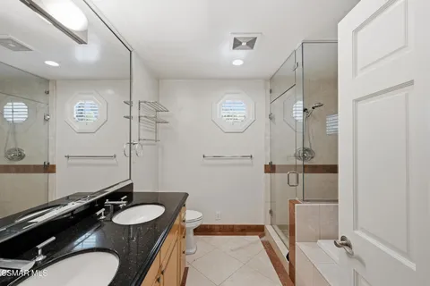 $5,900 | 5919 Rolling Road, Woodland Hills, CA 91367