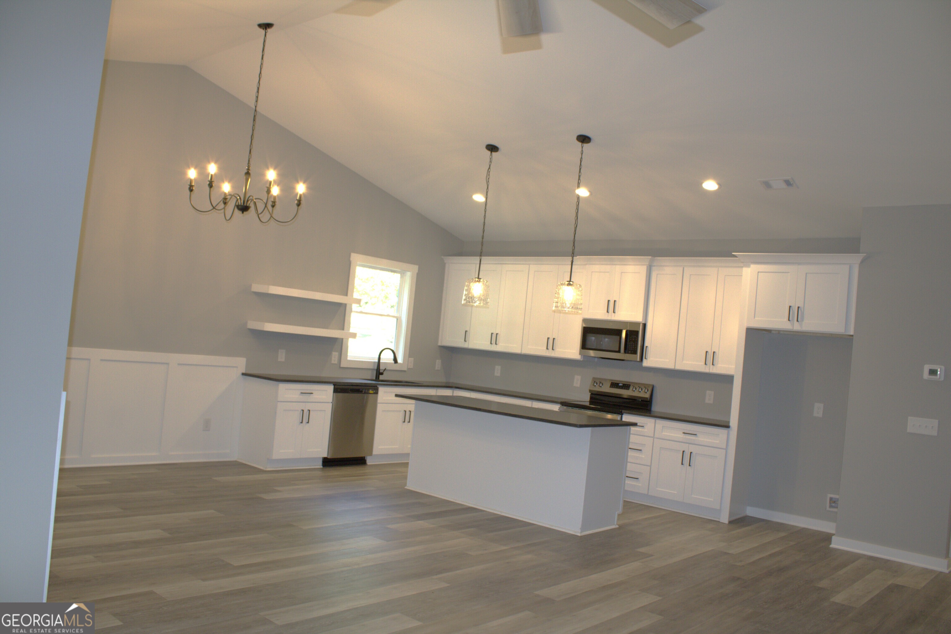 251 North Point Circle Hartwell, GA 30643 - Photo 4 of 15